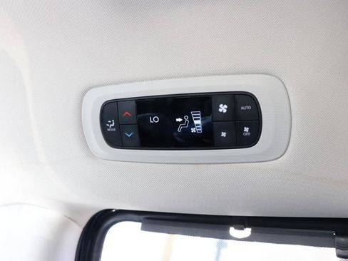 Used 2024 Chrysler Pacifica Touring-L FWD image 24