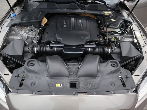 Used 2011 Jaguar XJ L RWD image 39