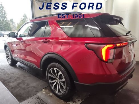 Used 2025 Ford Explorer ST-Line image 2