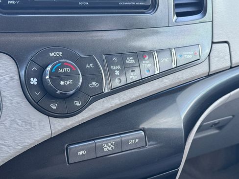 Used 2013 Toyota Sienna LE image 19