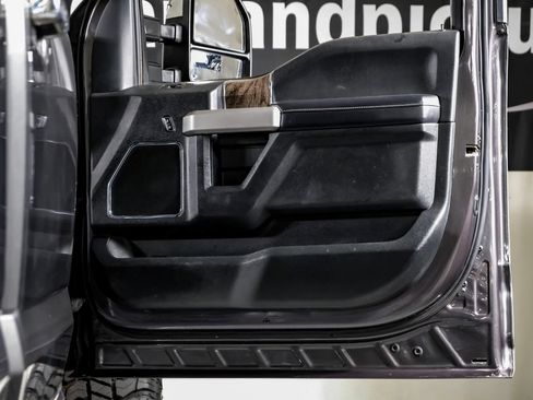 Used 2019 Ford F250 Lariat w/ Lariat Ultimate Package AWD/4WD image 36