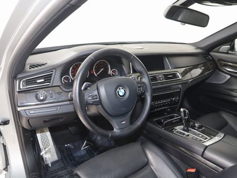 Used 2013 BMW 750i xDrive image 27