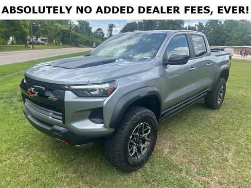 Used 2025 Chevrolet Colorado ZR2 w/ Technology Package AWD/4WD image 2