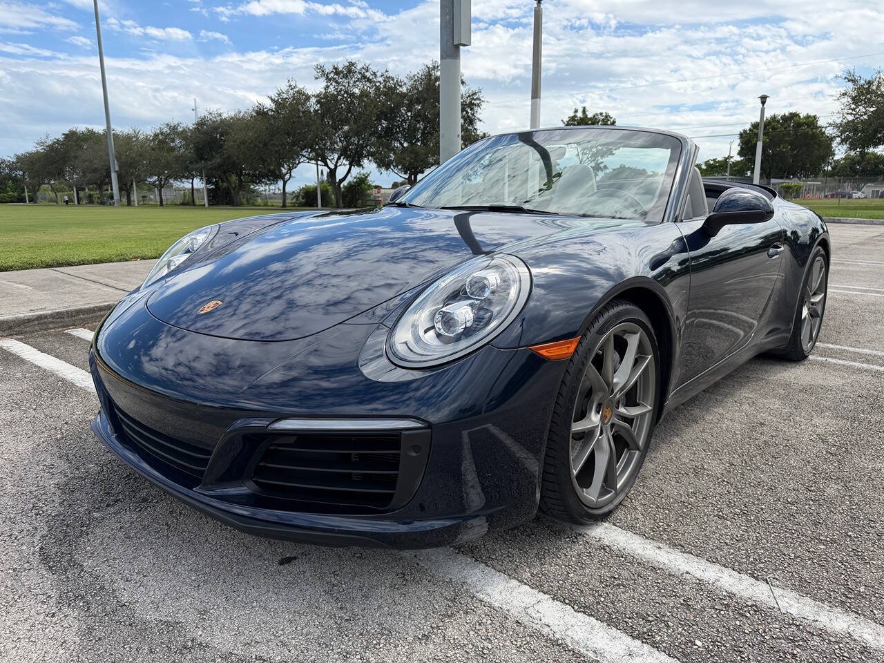 Used 2019 Porsche 911 Carrera RWD image 2