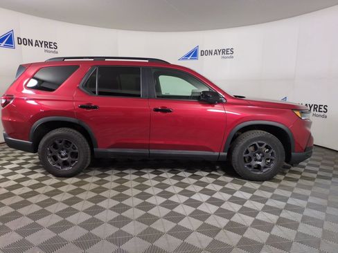 Certified 2024 Honda Pilot TrailSport image 10