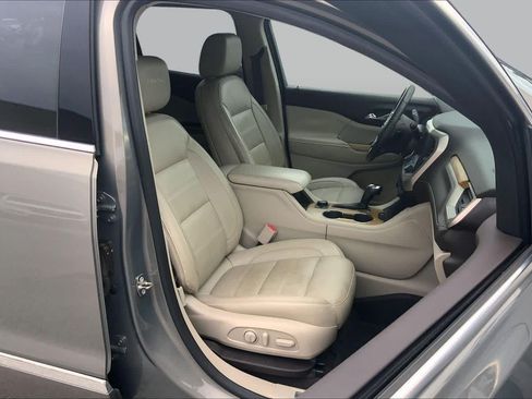 Used 2019 GMC Acadia Denali w/ Technology Package FWD image 9