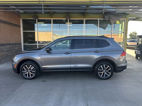 Used 2021 Volkswagen Tiguan SE w/ Panoramic Sunroof Package FWD image 6