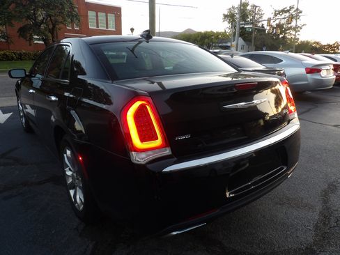 Used 2016 Chrysler 300 C image 3