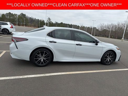 Used 2024 Toyota Camry SE image 12