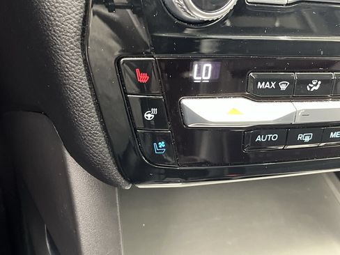 Used 2021 Ford Explorer Limited w/ Equipment Group 301A AWD/4WD image 26