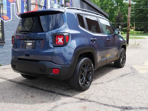 Used 2022 Jeep Renegade Altitude w/ Convenience Group AWD/4WD image 29