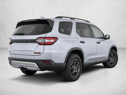 Used 2025 Honda Pilot TrailSport image 7