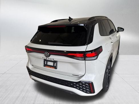 New 2026 Volkswagen Tiguan SE R-Line image 5