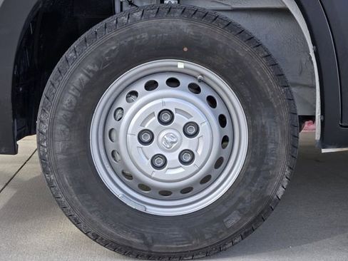 Used 2025 RAM ProMaster 2500 w/ Convenience Group image 11