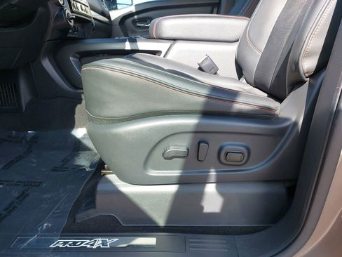 Used 2024 Nissan Titan PRO-4X image 29
