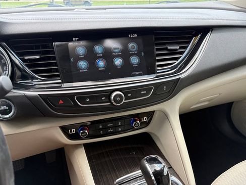 Used 2018 Buick Regal Preferred w/ Driver Confidence Package #1 FWD image 15