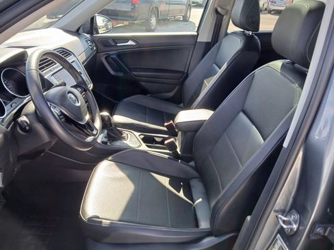 Used 2021 Volkswagen Tiguan SE w/ Panoramic Sunroof Package FWD image 11