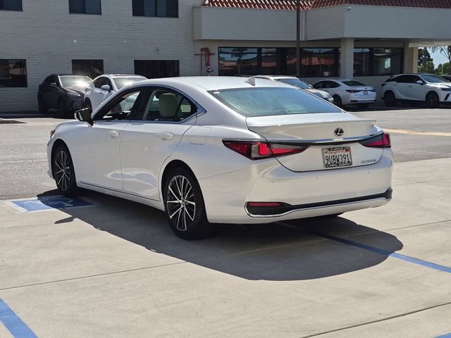 Used 2025 Lexus ES 300h w/ Premium Package FWD image 7