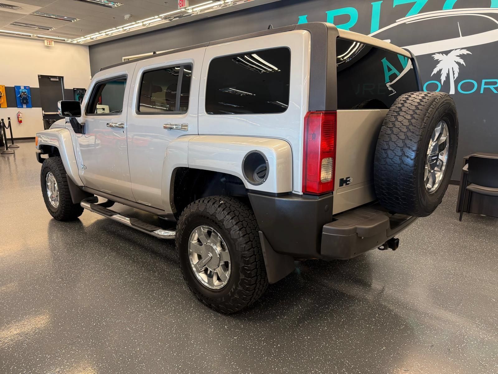 Used 2006 HUMMER H3 w/ Chrome Appearance Package AWD/4WD image 3