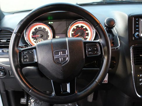 Used 2019 Dodge Grand Caravan SE FWD image 14