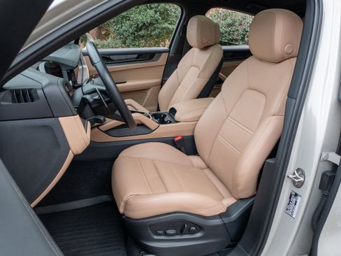 Certified 2024 Porsche Cayenne S w/ Premium Package Plus (PP1) image 5