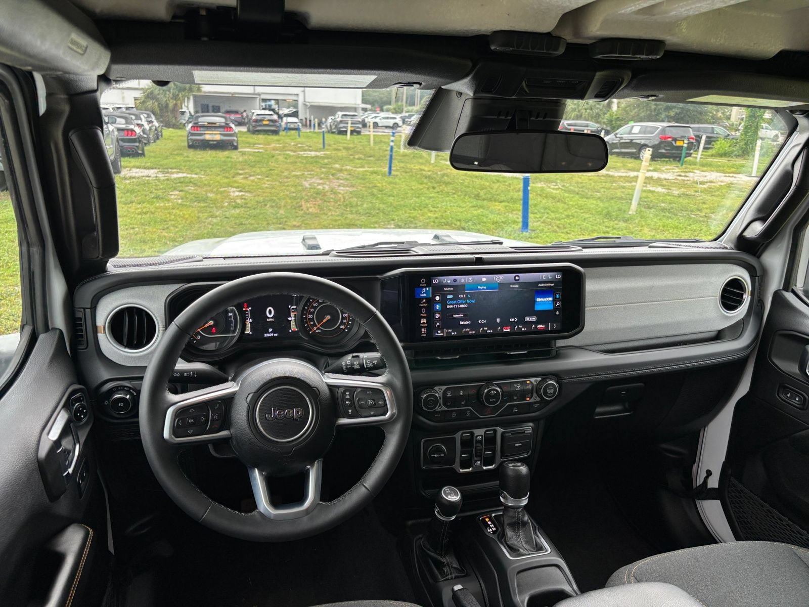 Used 2025 Jeep Wrangler Unlimited Sahara AWD/4WD image 31
