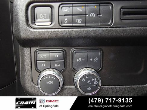 Used 2023 GMC Yukon SLT w/ SLT Premium Package AWD/4WD image 13