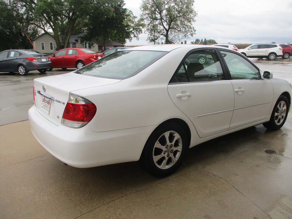 Used 2005 Toyota Camry XLE w/ VSC & Side Airbag Pkg FWD image 16