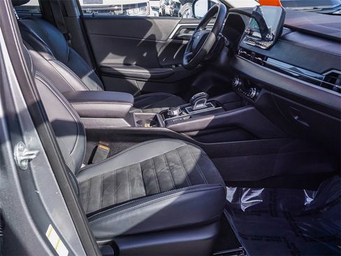 Used 2024 Mitsubishi Outlander SE image 12