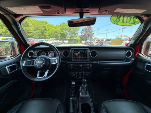 Used 2018 Jeep Wrangler Unlimited Sahara w/ Dual Top Group AWD/4WD image 25