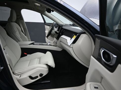 New 2026 Volvo XC60 B5 Ultra w/ Protection Package Premier AWD/4WD image 14