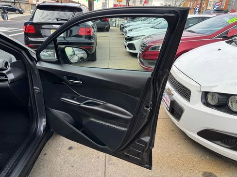 Used 2018 Toyota C-HR XLE image 20