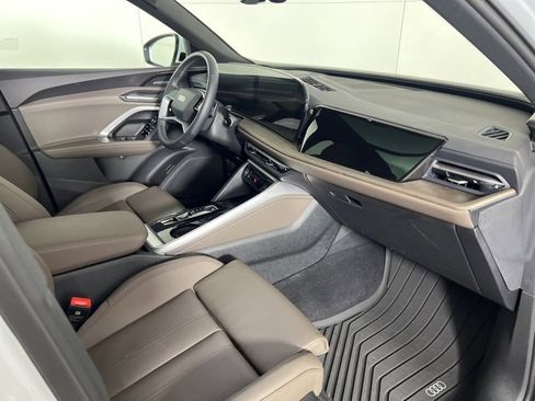 Used 2025 Audi Q5 Premium Plus w/ Premium Plus image 12