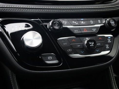 Used 2024 Chrysler Pacifica Limited w/ S Appearance Package image 23