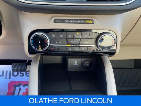 Used 2022 Ford Escape SE w/ SE Sport Appearance Package image 13