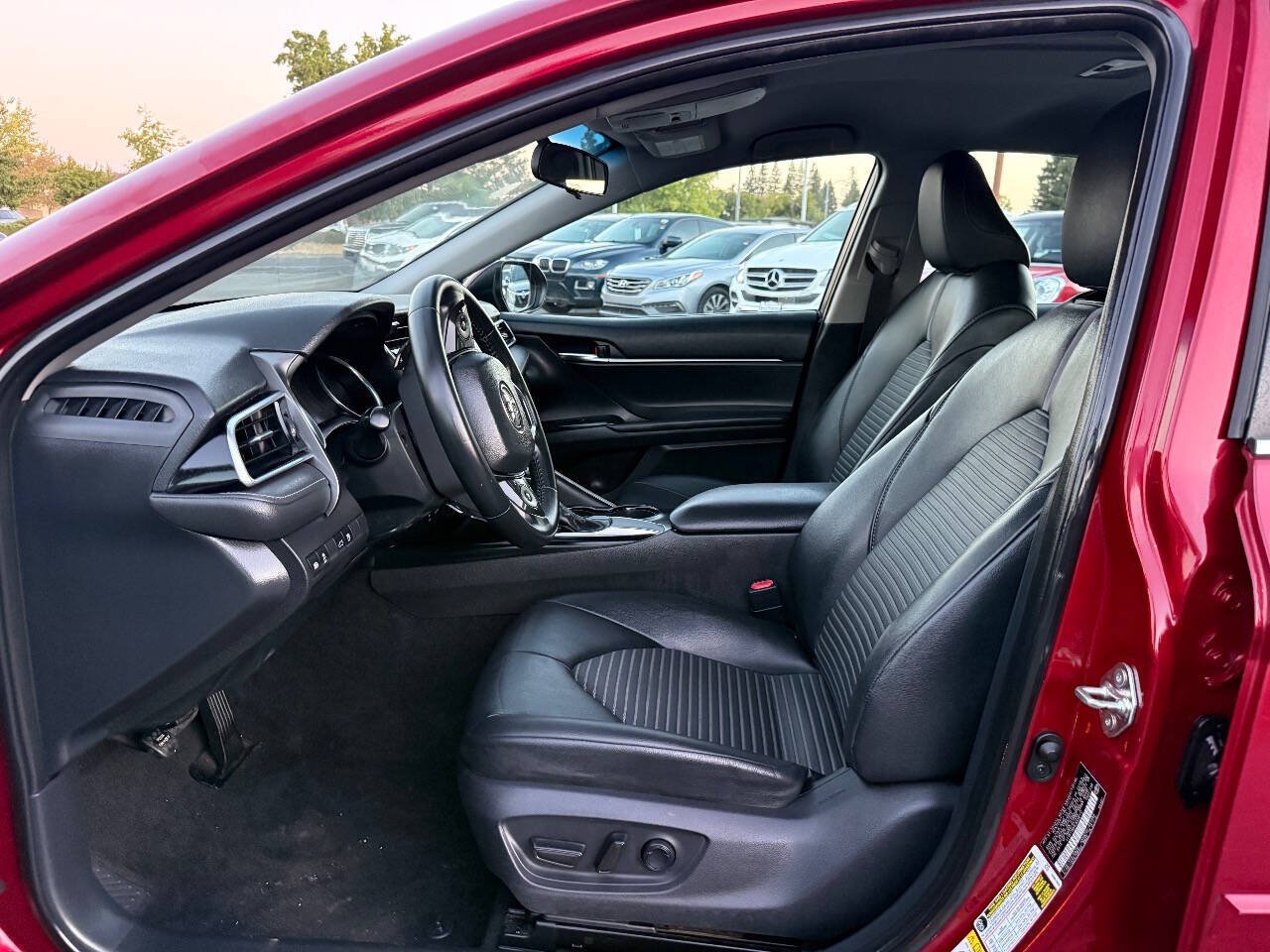 Used 2018 Toyota Camry SE FWD image 10