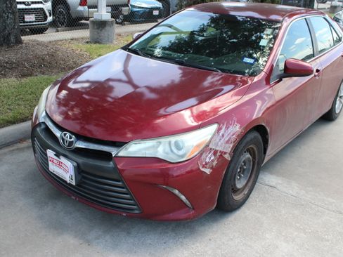 Used 2016 Toyota Camry LE FWD image 4