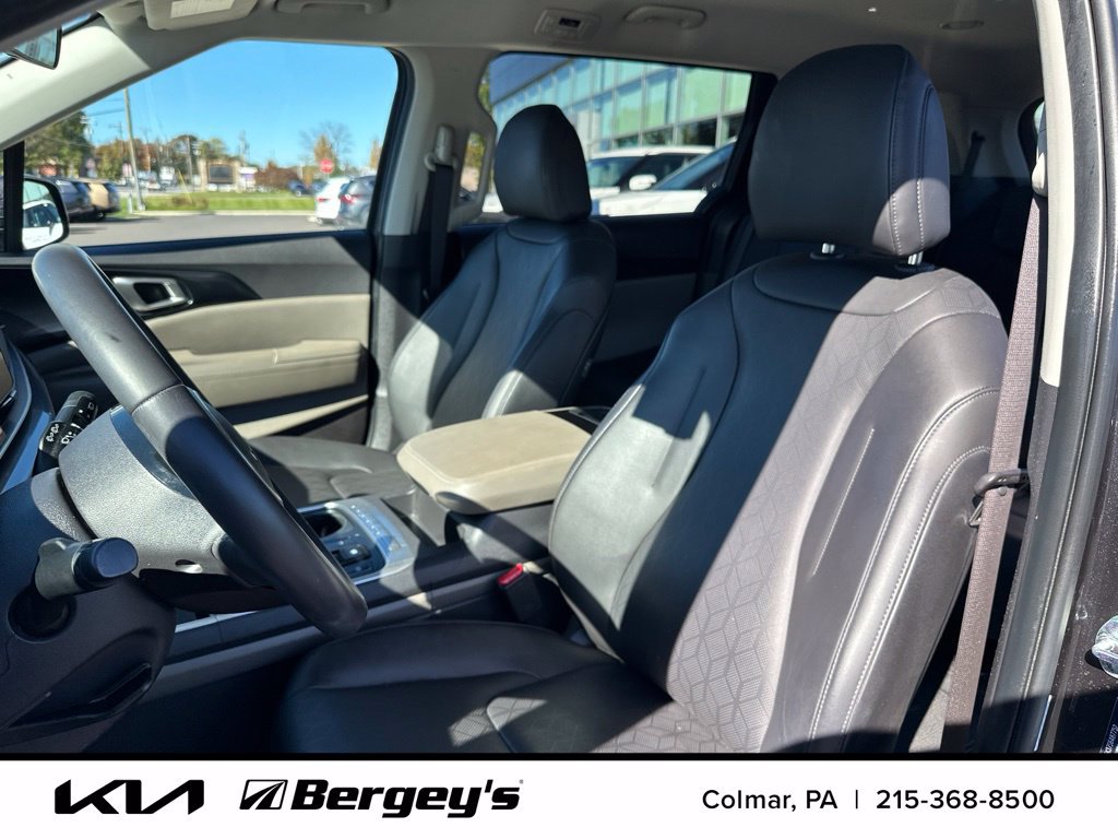 Certified 2025 Kia Carnival FWD image 12