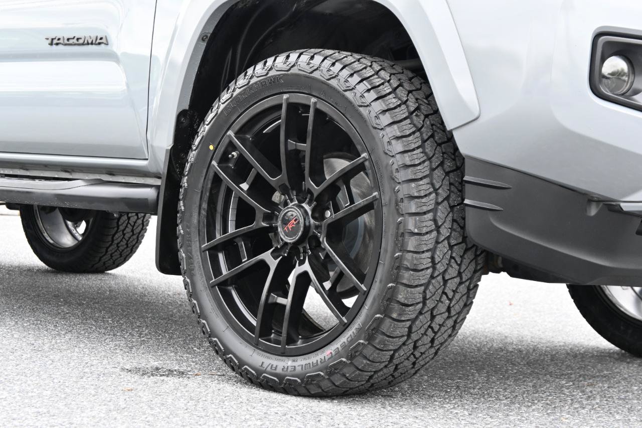 Used 2018 Toyota Tacoma TRD Sport w/ Technology Package AWD/4WD image 16