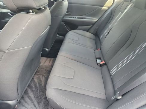 Used 2025 Hyundai Elantra Hybrid FWD image 24