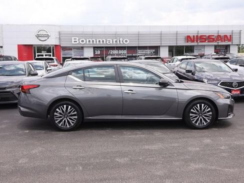 Certified 2025 Nissan Altima 2.5 SV FWD image 5