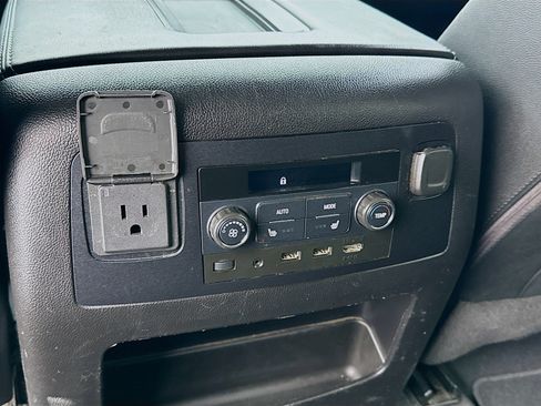 Used 2019 GMC Yukon XL SLT w/ Premium Edition RWD image 18