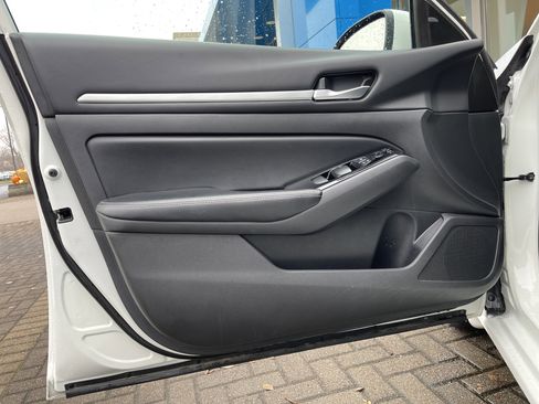 Used 2023 Nissan Altima 2.5 SV image 14