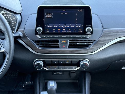 Used 2025 Nissan Altima 2.5 SV image 27