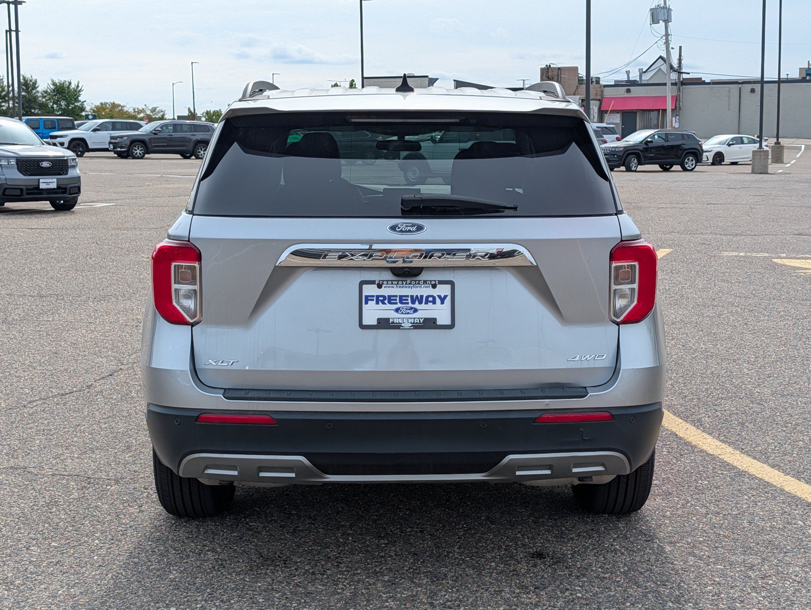 Used 2024 Ford Explorer XLT w/ Equipment Group 202A AWD/4WD image 4