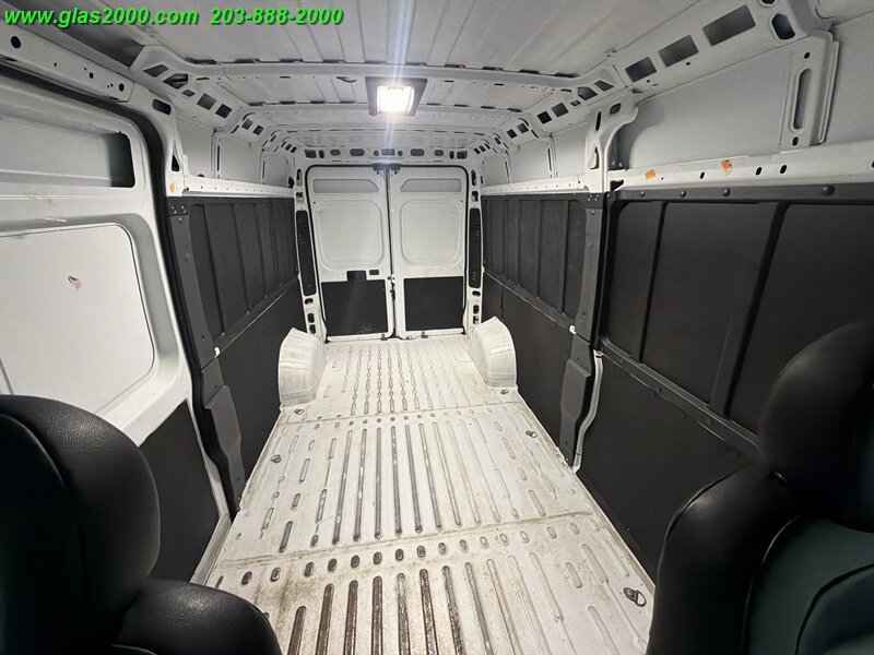 Used 2024 RAM ProMaster 2500 w/ Convenience Group FWD image 9