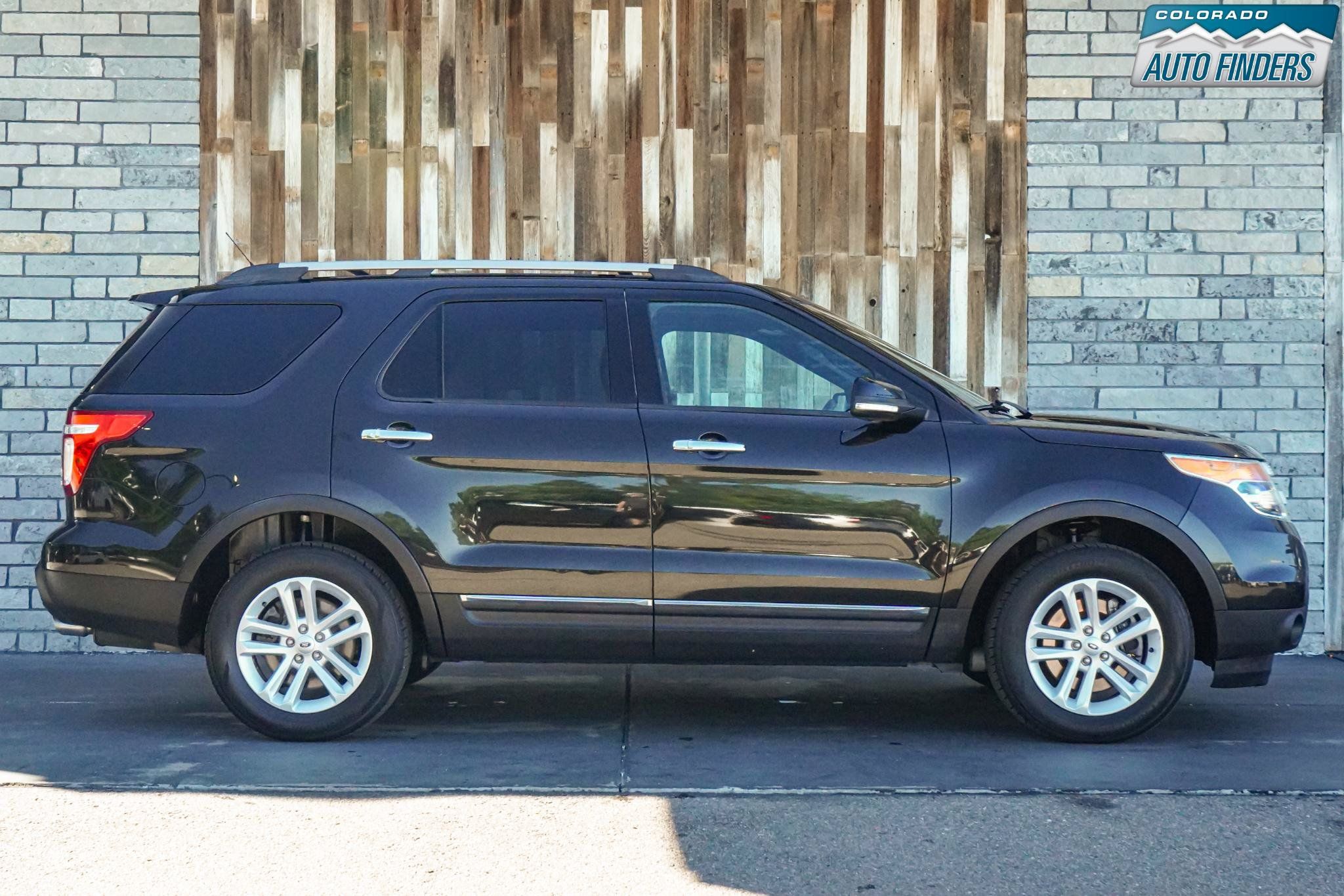 Used 2015 Ford Explorer XLT w/ Equipment Group 202A AWD/4WD image 8