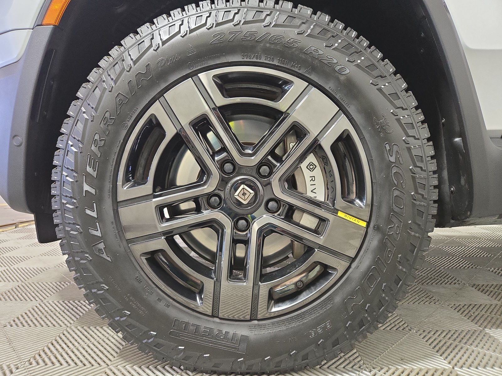 Used 2024 Rivian R1T Adventure Dual AWD/4WD image 9
