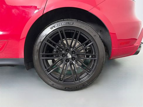 Certified 2023 Porsche Macan image 12