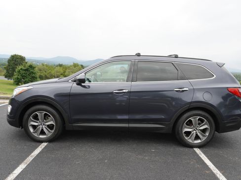 Used 2015 Hyundai Santa Fe GLS image 4